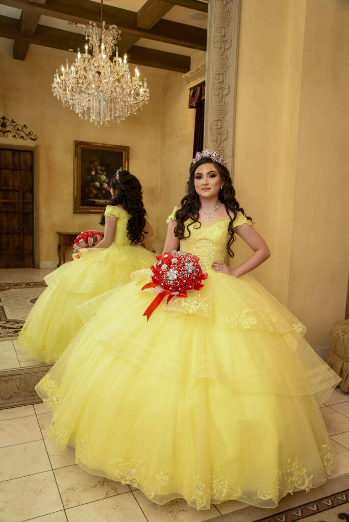 hermoso vestido color amarillo