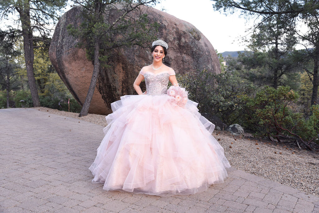 mariana sesión fotográfica quinceañera al aire libre