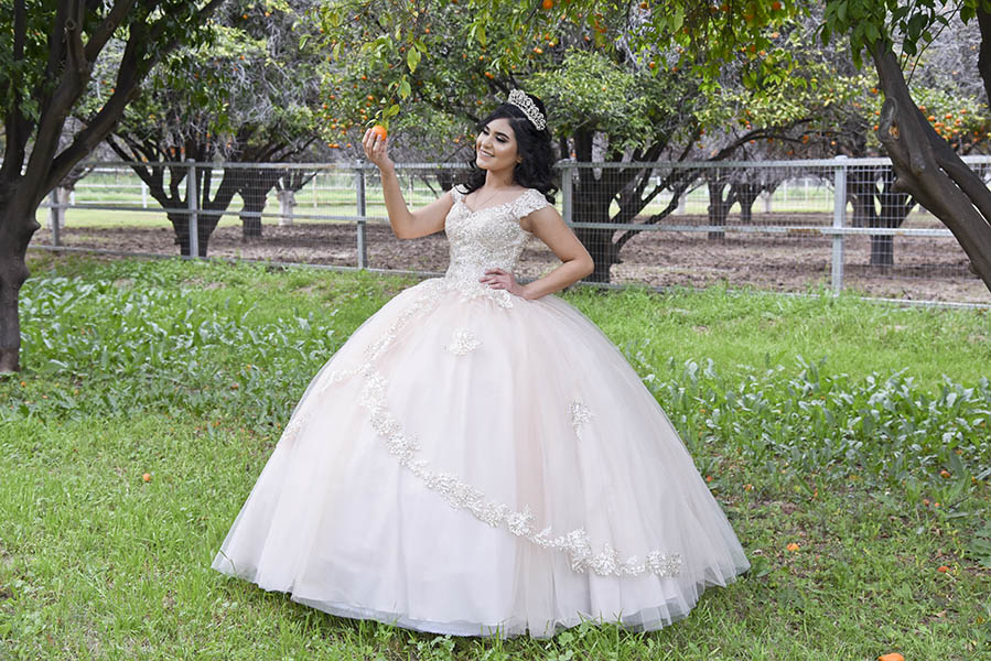 vestido blanco elegante de quinceañera