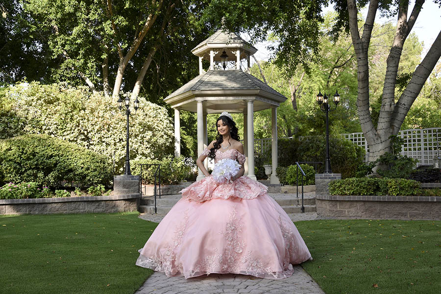 sesión de fotos al aire libre de quinceañera