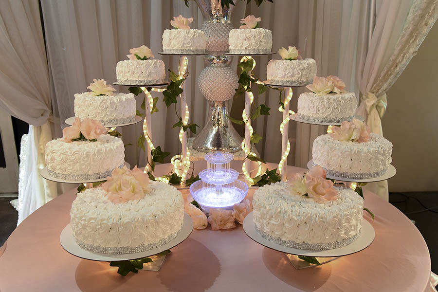 decoración de pasteles en flores de xv años