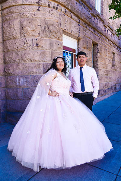 4 quinceanera con chambelan