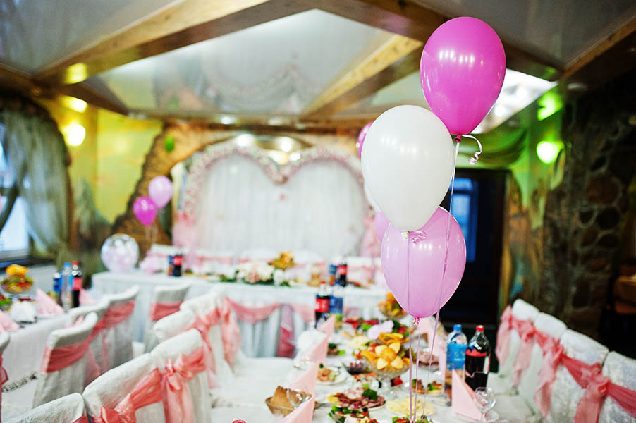 decoración de 15 años sencillos en globos grandes