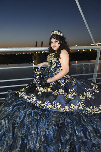 vestidos de quinceañera 2023 glamuroso oscuro