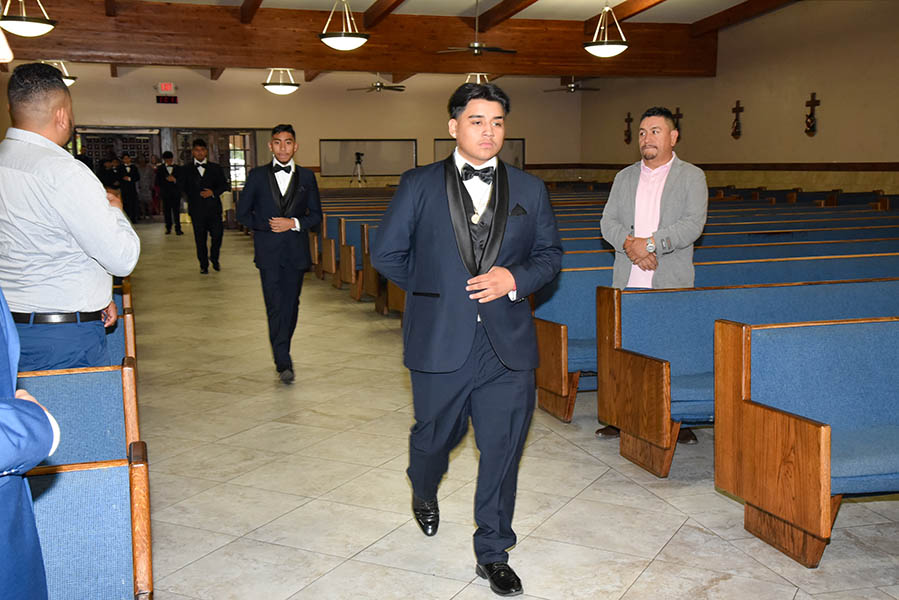 entrada de quinceañera en la iglesia