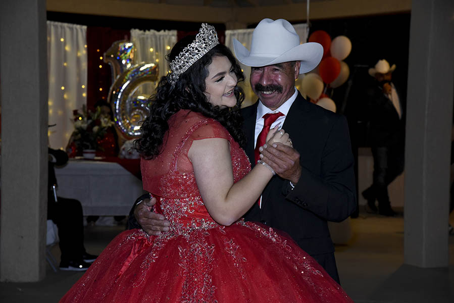 bailando canciones para una quinceañera