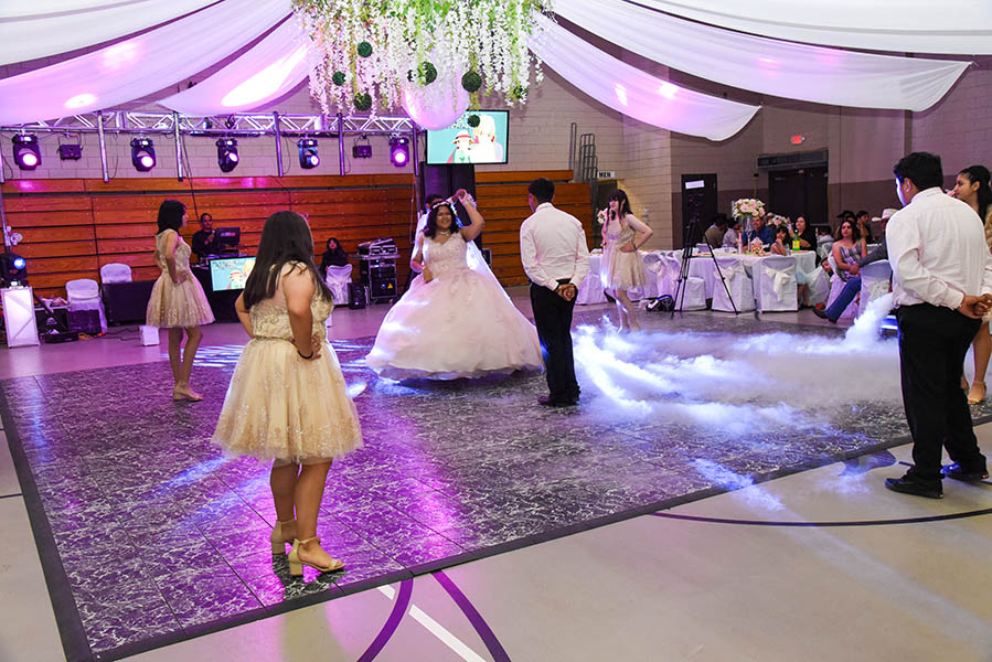 bailando con chambelanes y damas canciones clásicas para vals de quinceañera